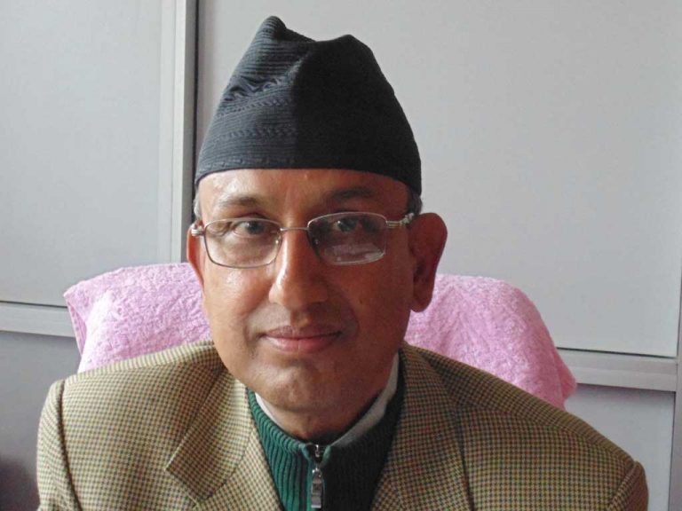 सम्पूर्ण ऊर्जा गुटगत चुनावी प्रतिस्पर्धामा रित्तिए झैं भयोः महेश आचार्य